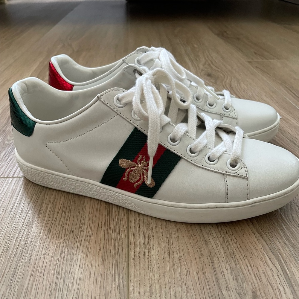 Women’s Ace sneaker with Bee, Gucci.